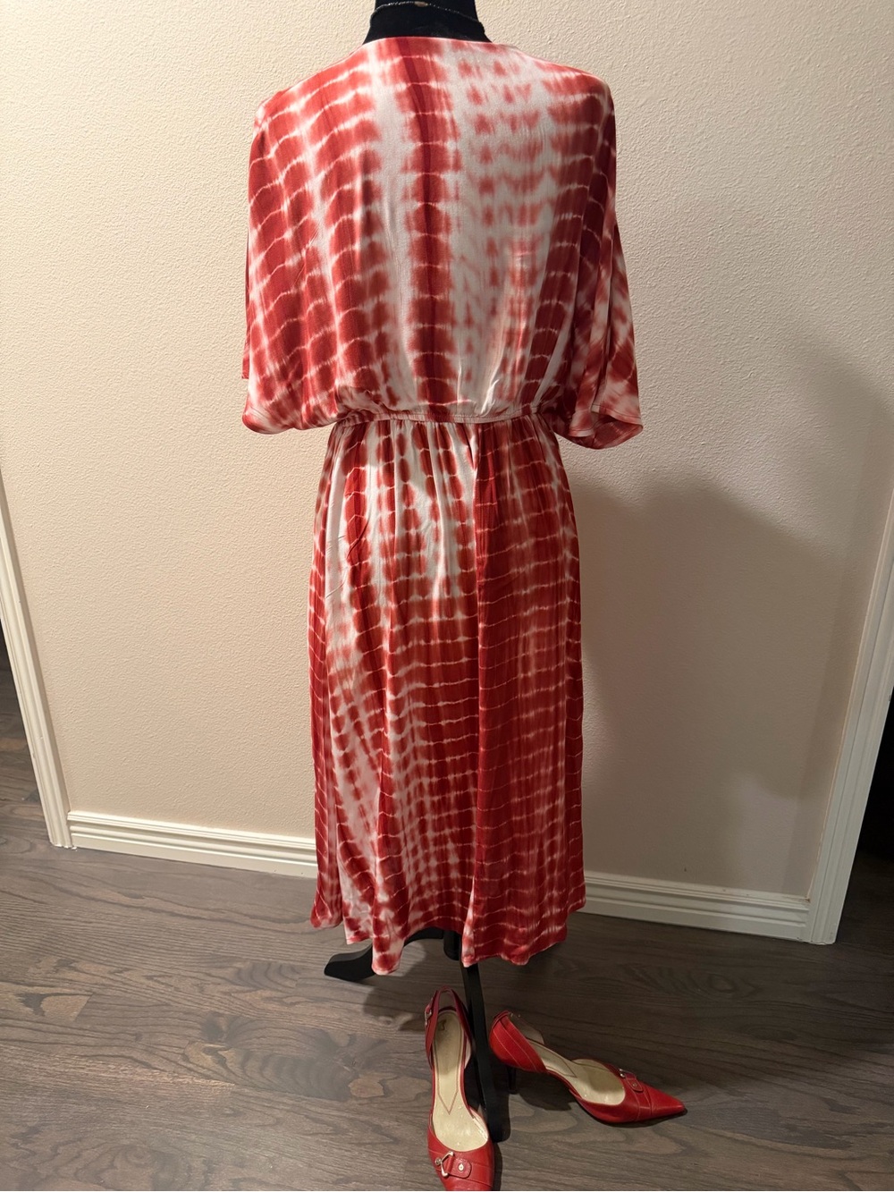 Tie-Dye Red Midi Dress with Front Tie - Picture 5 of 7